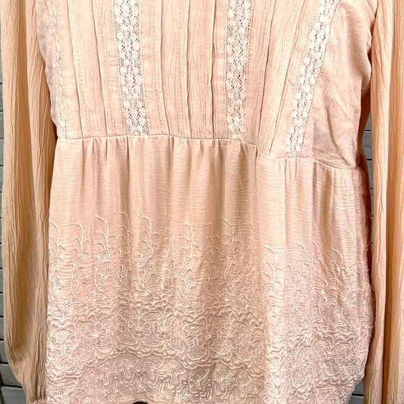 AMERICAN EAGLE OUTFITTERS Boho Top w Embroidery & Crochet Light Peach-XS - Picture 3 of 5